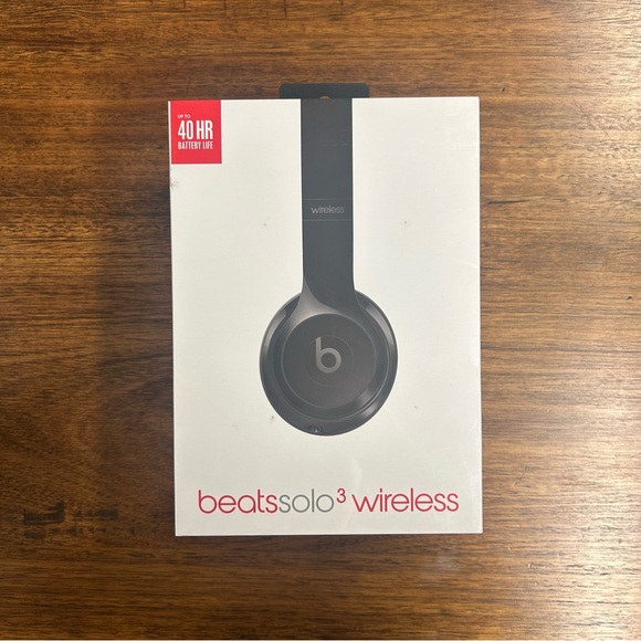 Beats Solo3 Wireless On-Ear Headphones in Gloss Black NEW IN BOX! - Picture 5 of 11